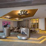 فندق Post 4*