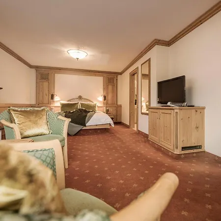 Hotel Post 4*